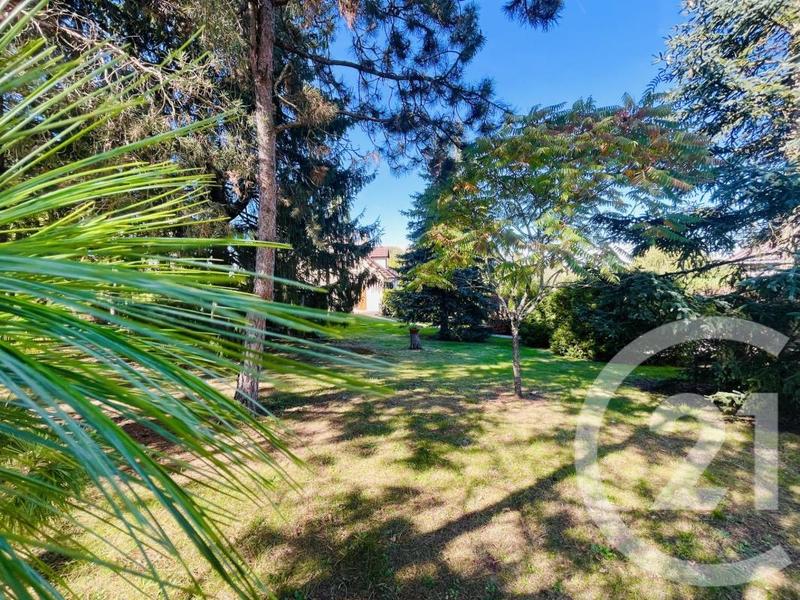 Maison - 216 m² - 7 pièces