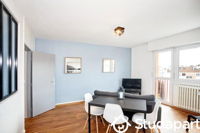 Chambre - 9 m² - 1 pièce