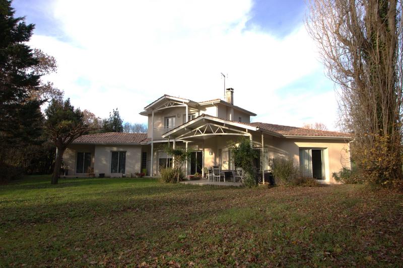 Maison contemporaine - 260 m² - 9 pièces