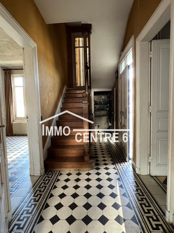 Maison - 200 m² - 9 pièces