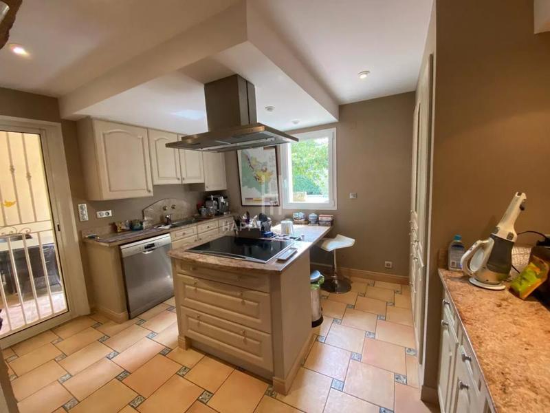 Propriété - 180 m² - 6 pièces