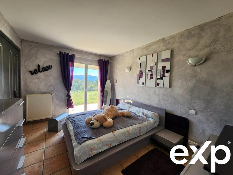 Villa - 240 m² - 6 pièces