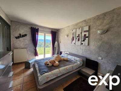 Villa - 240 m² - 6 pièces