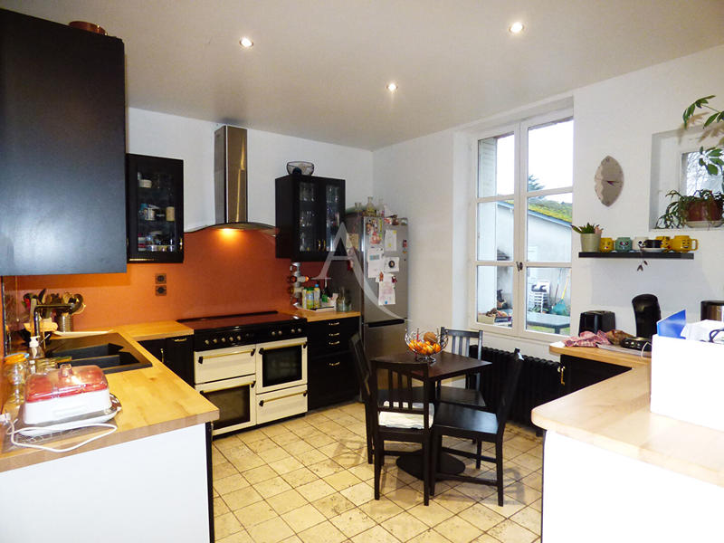 Maison - 192 m² - 9 pièces