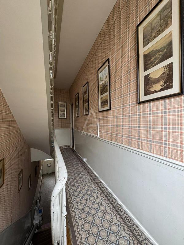 Maison - 189 m² - 7 pièces