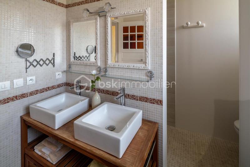 Maison - 170 m² - 9 pièces