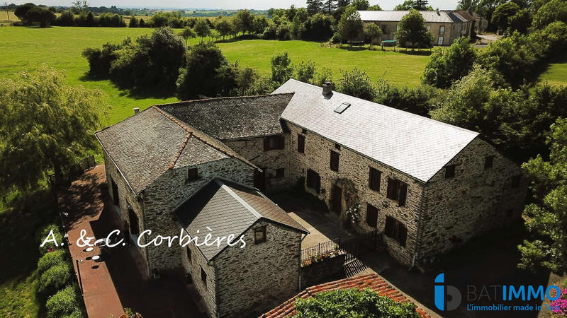 Maison - 373 m² - 8 pièces