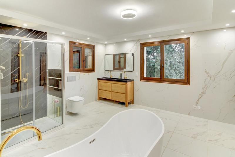 Propriété - 659 m² - 8 pièces