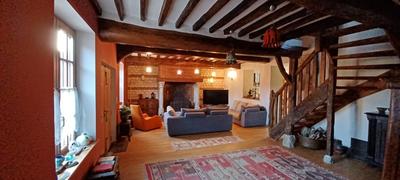 Maison - 202 m² - 9 pièces