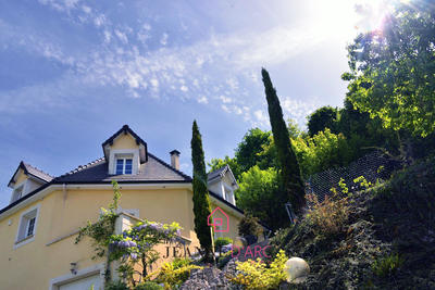 Maison - 165 m² - 9 pièces