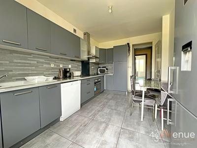 Appartement - 97 m² - 4 pièces