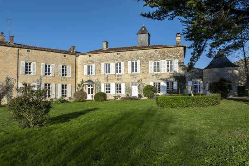 Maison - 625 m² - 13 pièces