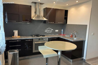 Appartement - 80 m² - 4 pièces