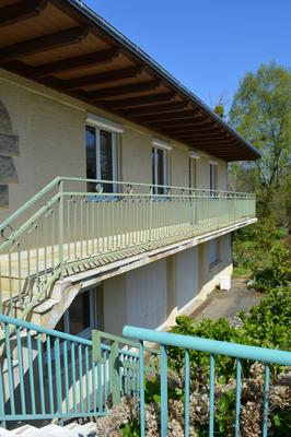 Maison traditionnelle - 197 m² - 9 pièces