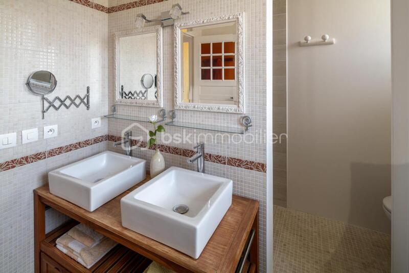 Maison - 170 m² - 9 pièces