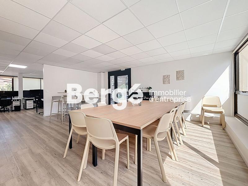 Bureau - 300 m² - 8 pièces