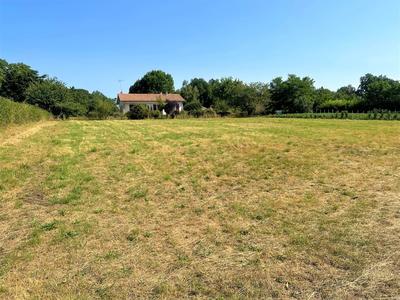 Terrain constructible - 1 750 m²