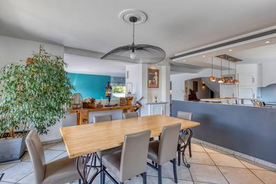 Maison - 246 m² - 10 pièces