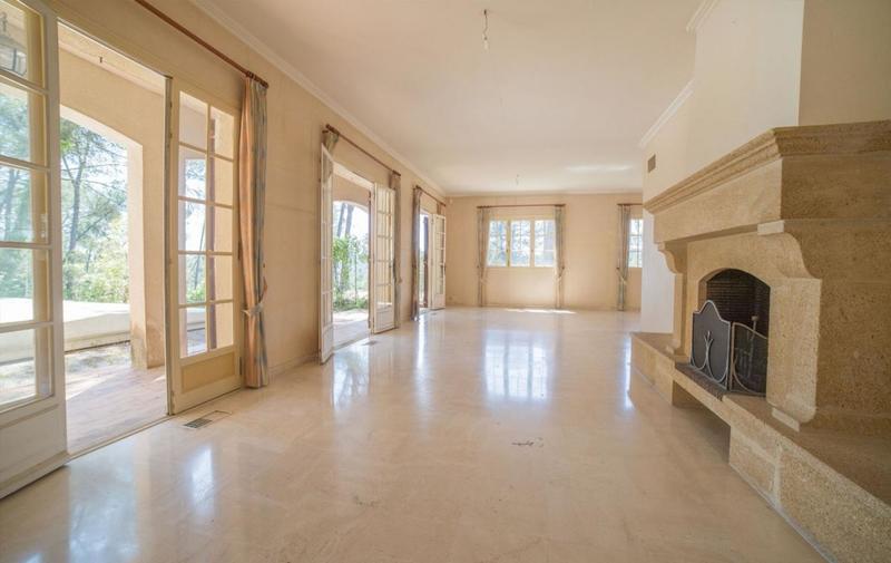 Maison - 248 m² - 9 pièces