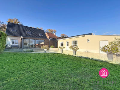 Maison - 162 m² - 9 pièces