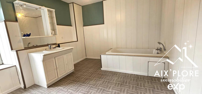 Maison - 240 m² - 6 pièces