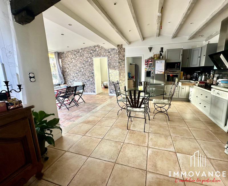 Villa - 558 m² - 9 pièces