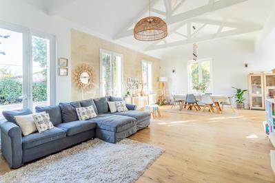 Propriété - 215 m² - 8 pièces