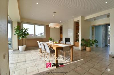 Maison - 198 m² - 6 pièces