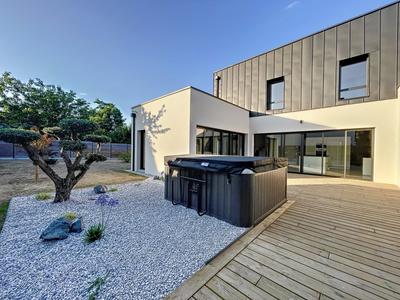 Maison contemporaine - 164 m² - 6 pièces