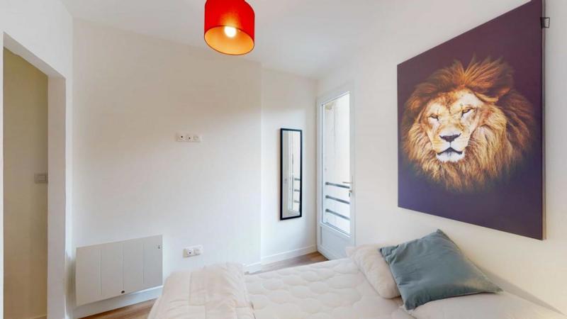 Chambre - 11 m² - 13 pièces