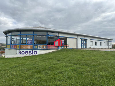 Local commercial - 1 323 m²