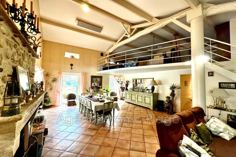 Maison - 325 m² - 10 pièces