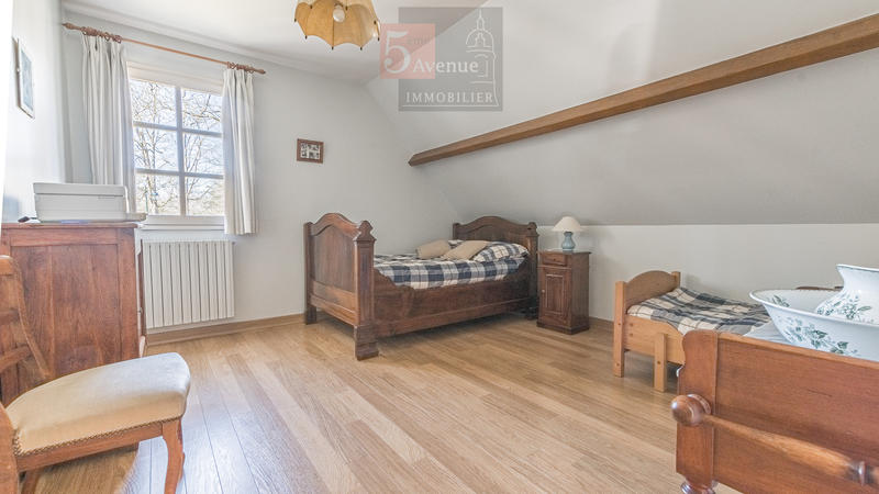 Maison - 210 m² - 6 pièces