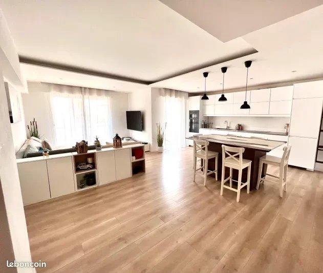 Appartement - 100 m² - 4 pièces