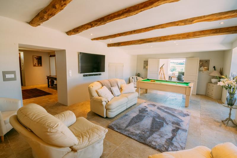 Maison - 370 m² - 9 pièces