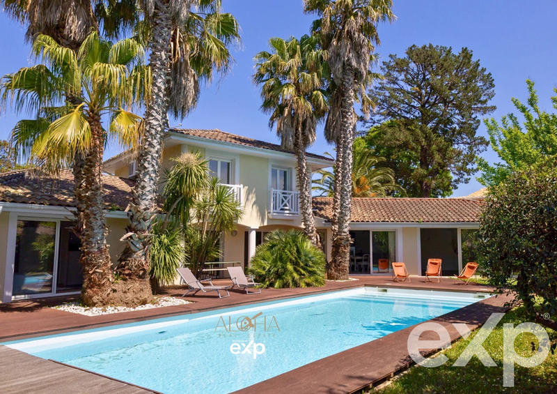 Villa - 255 m² - 8 pièces