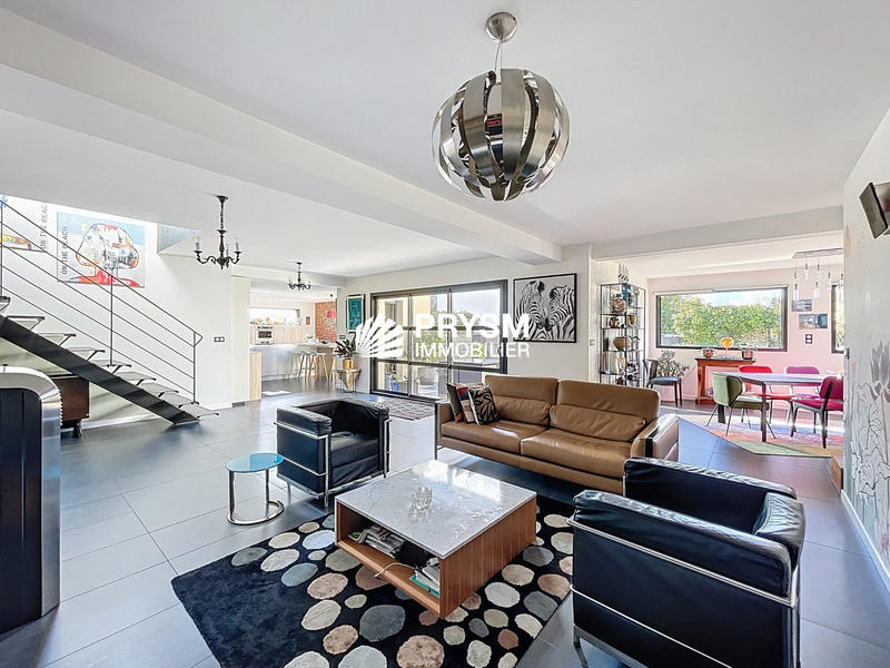 Maison contemporaine - 197 m² - 6 pièces