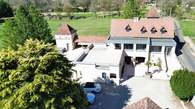 Demeure - 250 m² - 10 pièces