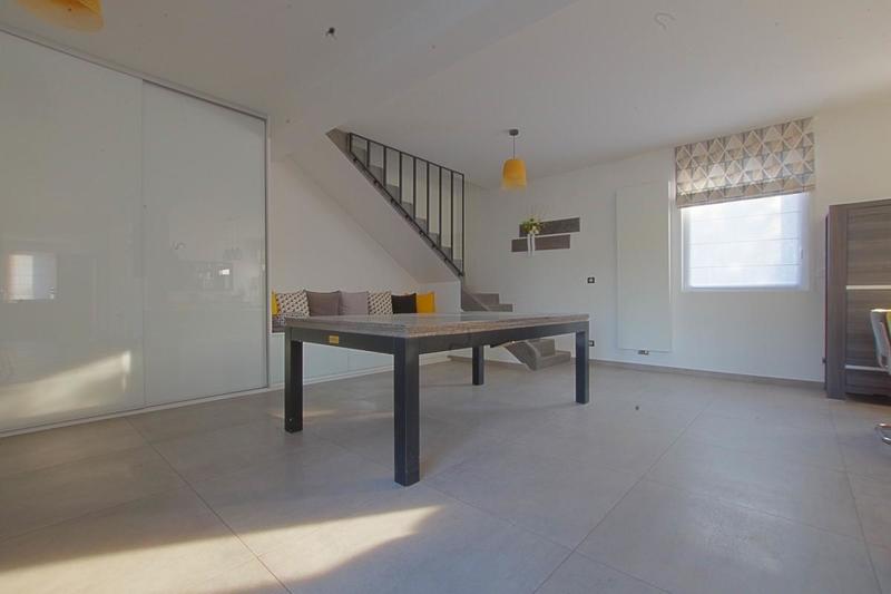 Maison - 230 m² - 6 pièces