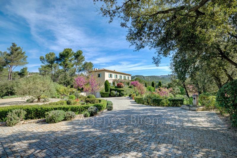 Propriété - 400 m² - 10 pièces