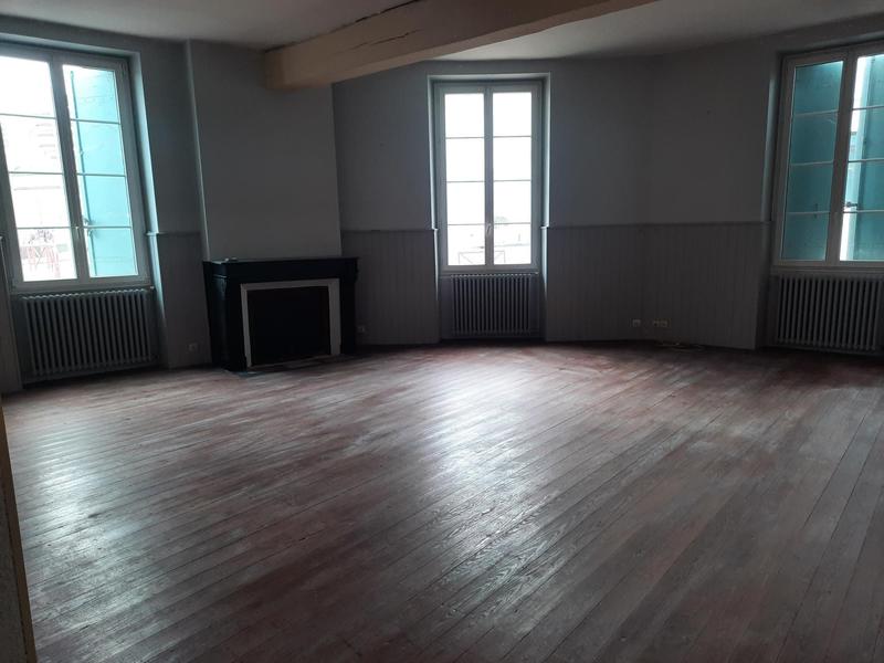 Maison traditionnelle - 290 m² - 7 pièces