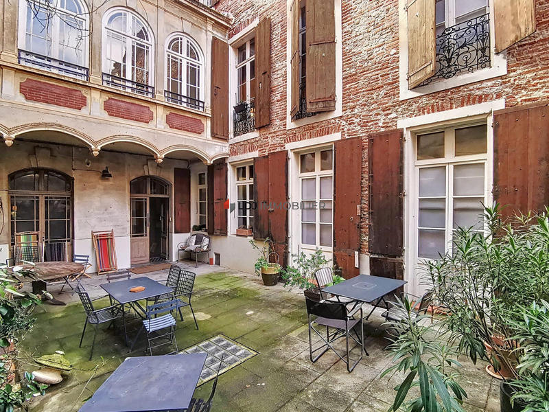 Maison - 300 m² - 9 pièces