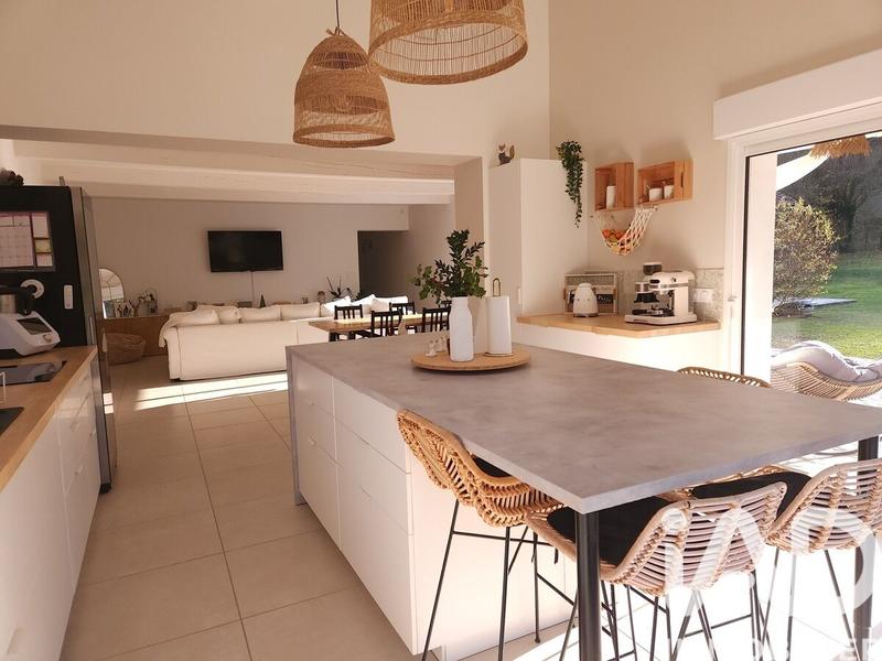 Maison - 195 m² - 7 pièces