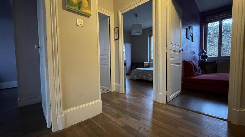 Maison - 220 m² - 9 pièces