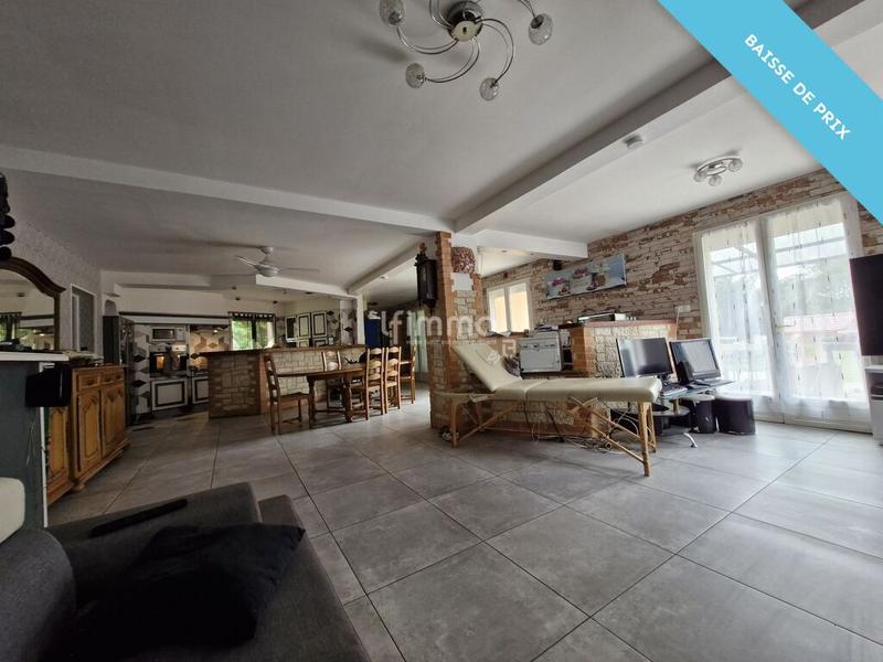 Maison - 280 m² - 10 pièces