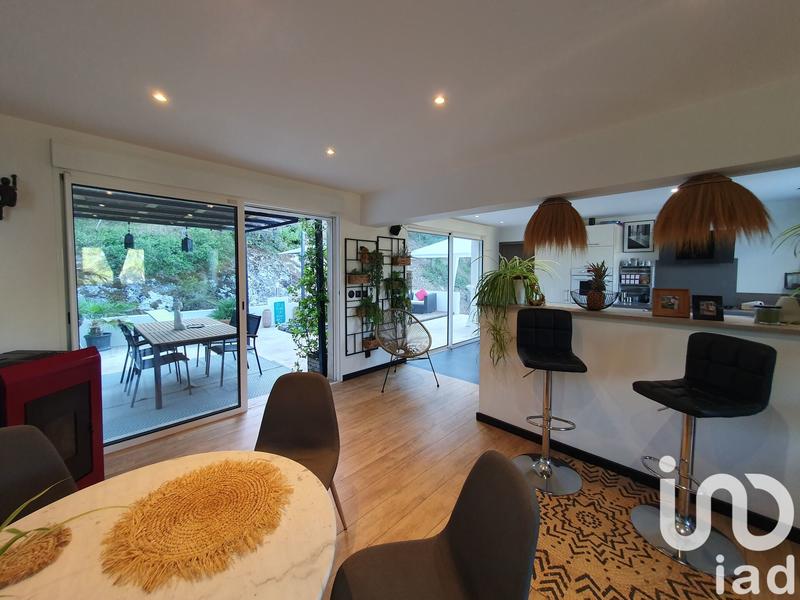 Maison - 220 m² - 8 pièces