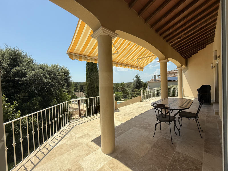 Maison - 240 m² - 7 pièces