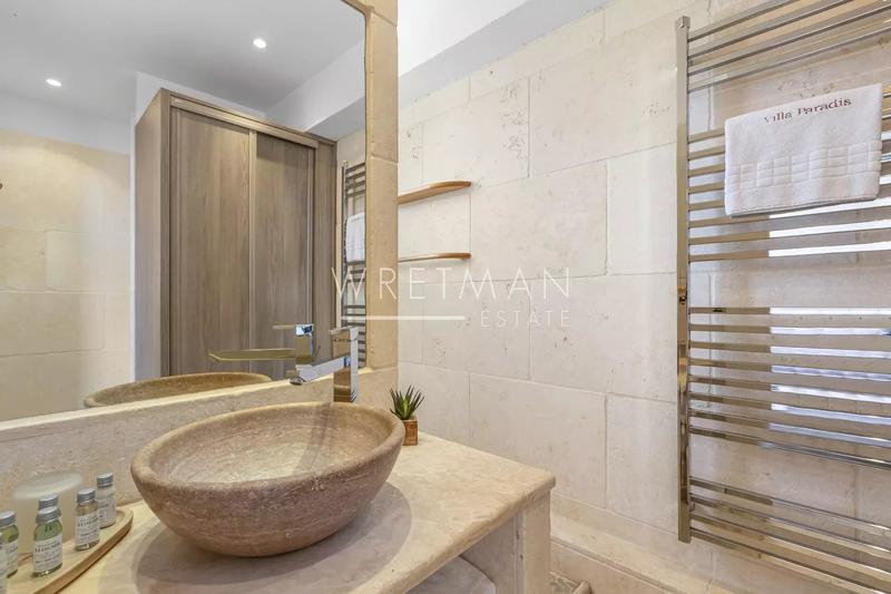 Maison - 515 m² - 12 pièces