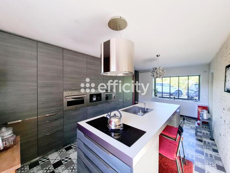 Maison - 335 m² - 8 pièces