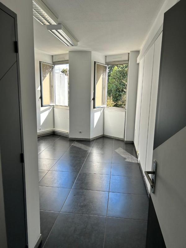 Bureau - 85 m² - 1 pièce